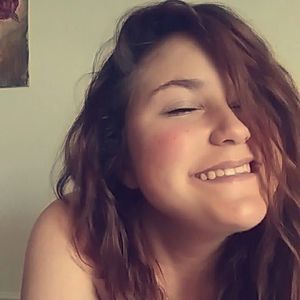 Meet your Posher, Lara